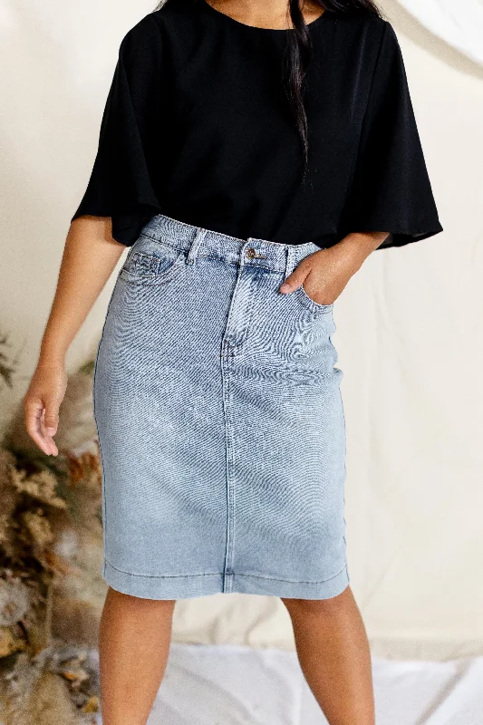 'Leah' Denim Skirt in Light Wash