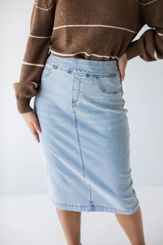 'Sara' Classic Denim Skirt in Light Wash