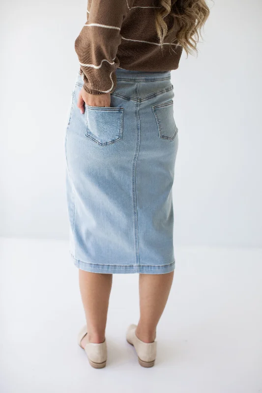 'Sara' Classic Denim Skirt in Light Wash