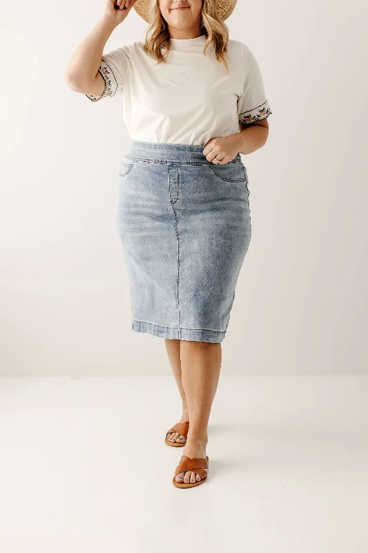 'Sara' Classic Denim Skirt in Light Wash