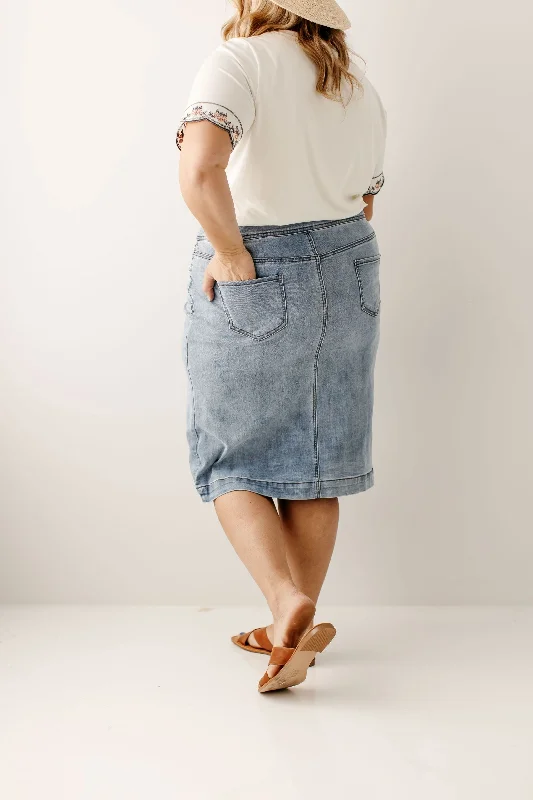 'Sara' Classic Denim Skirt in Light Wash